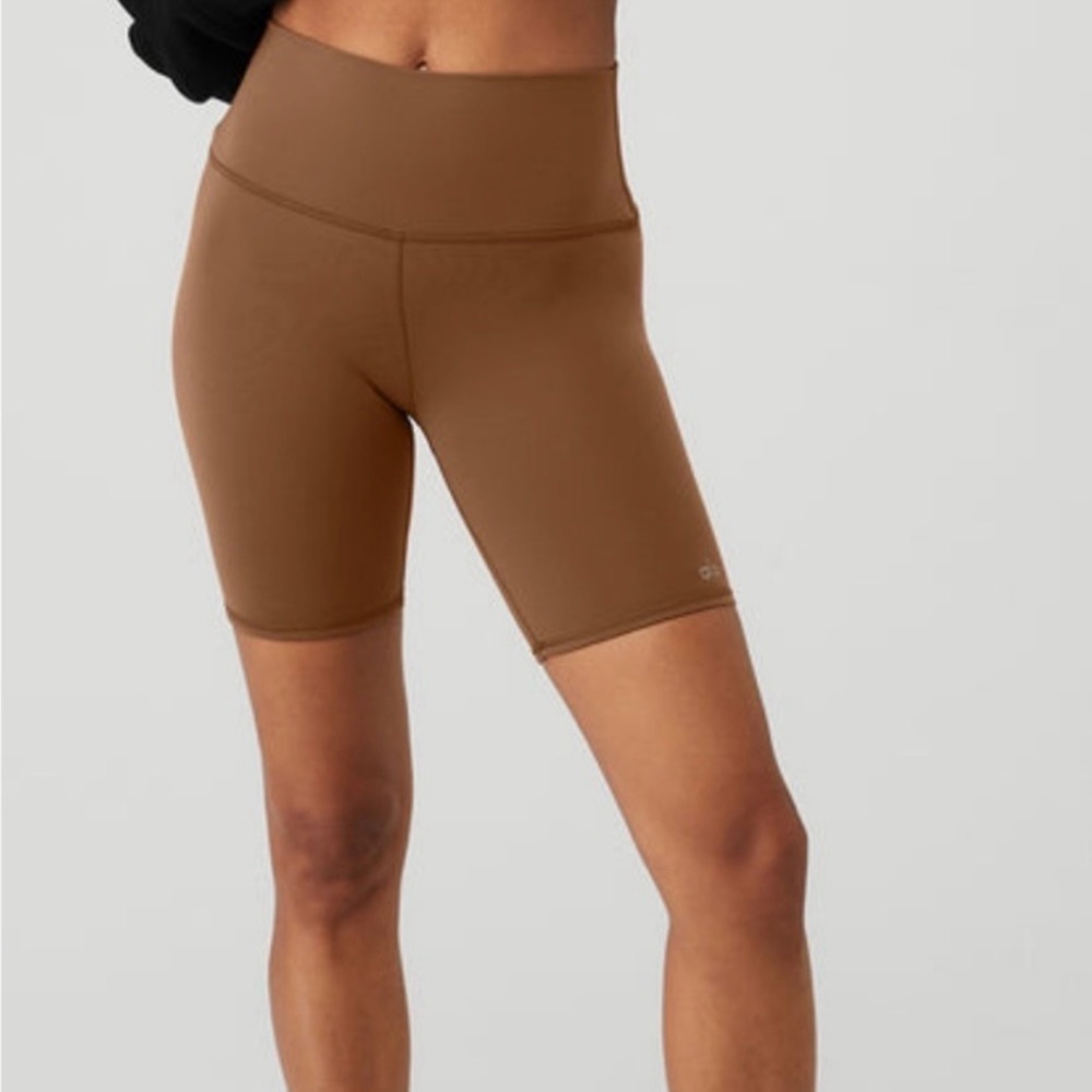 Alo Yoga 7” High-Waist Biker Shorts - Cinnamon Brown - XS